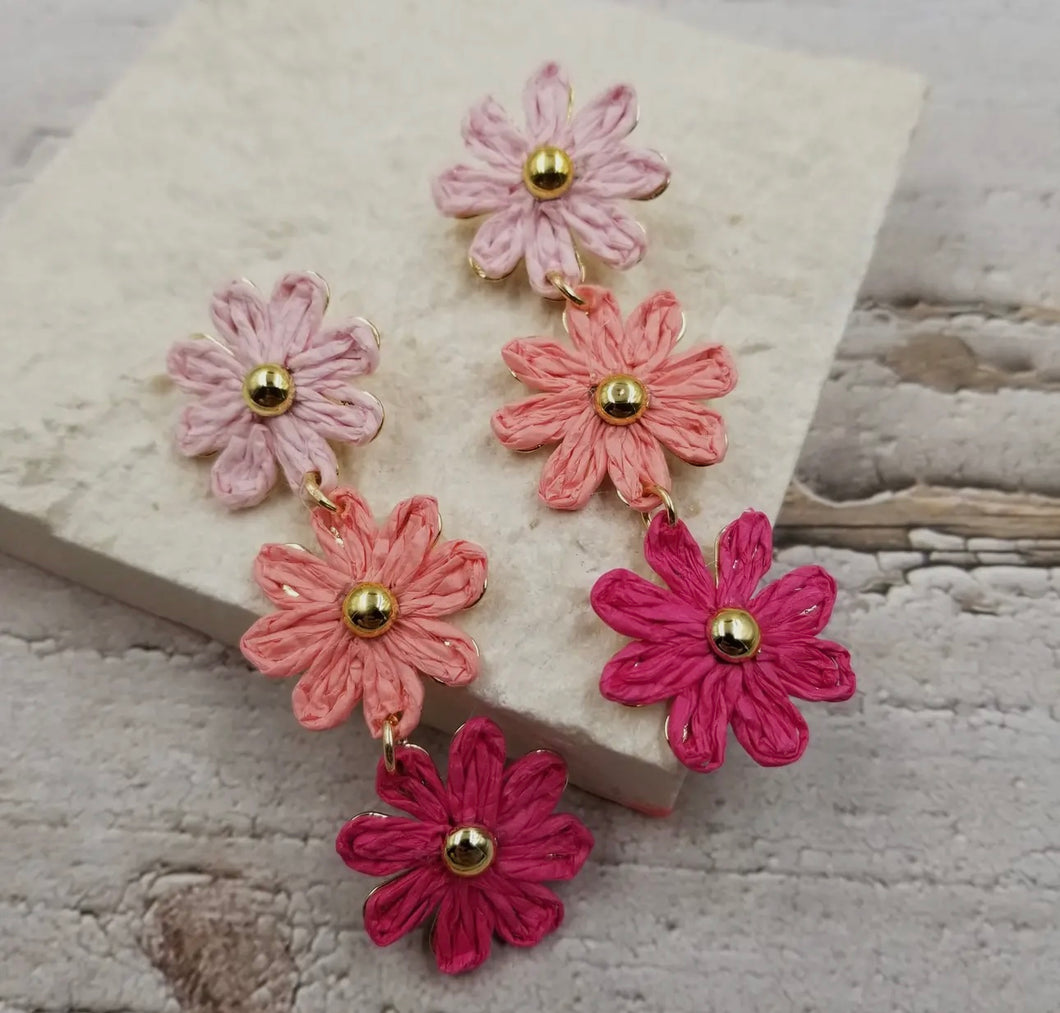 Flower rattan Pom Pom earrings red/pink